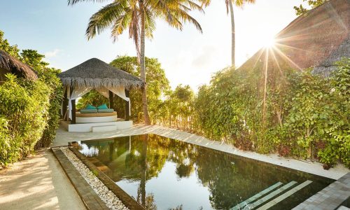 irufushi_-deluxe_beach_villa_pool_0034