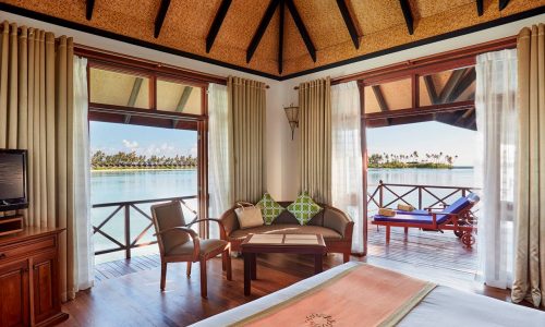 olhuveli-deluxe-water-villa-bedroom-4