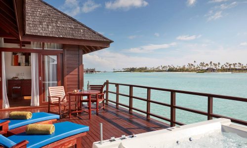 olhuveli-prestige-jacuzzi-water-villa-deck-2